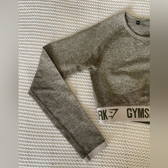Gymshark Long Sleeve Crop Top - Picture 2 of 4